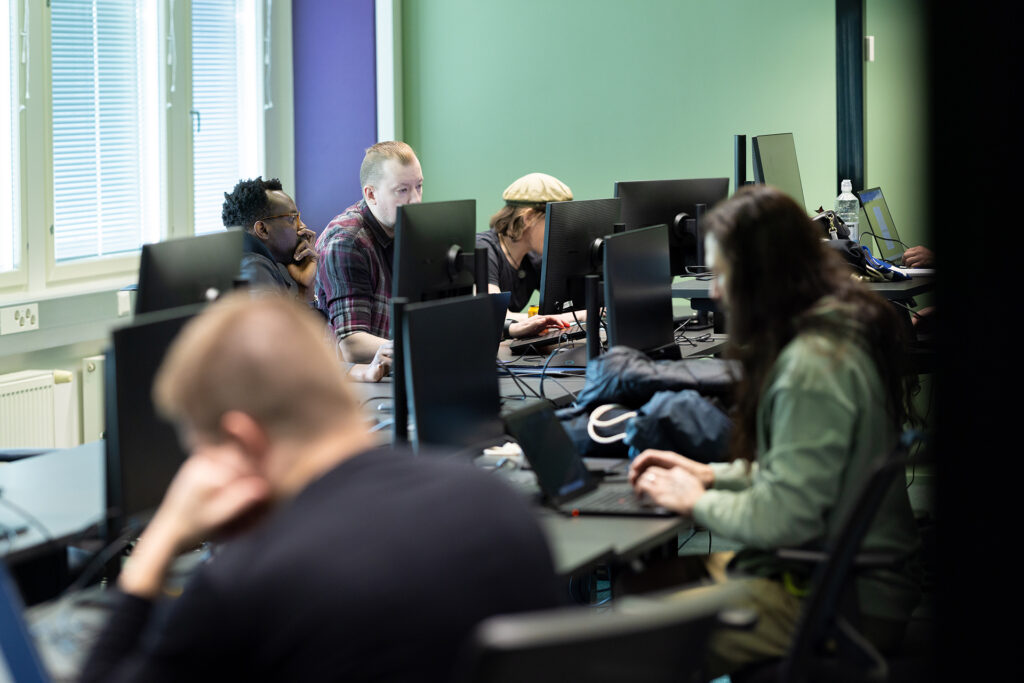 During the hackathon, students had about 24 hours to develop their best solution to the challenge. A total of 30 coding school students participated, forming teams of three.